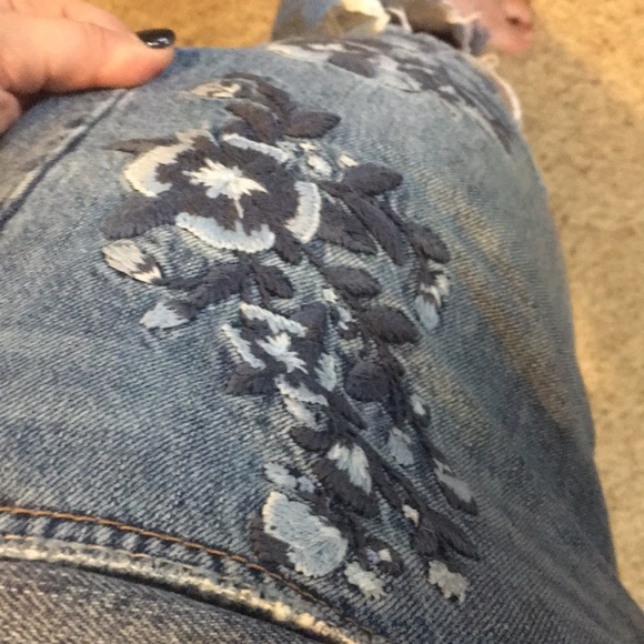 Super cute hollister jeans - Picture 4 of 7